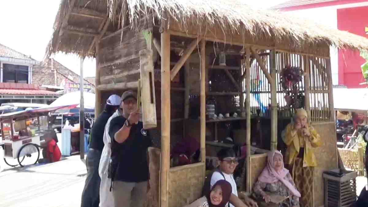 Alun-Alun Tegalkalong Sumedang Diubah Menjadi Kampung Tempo Dulu, Warga Sangat Antusias