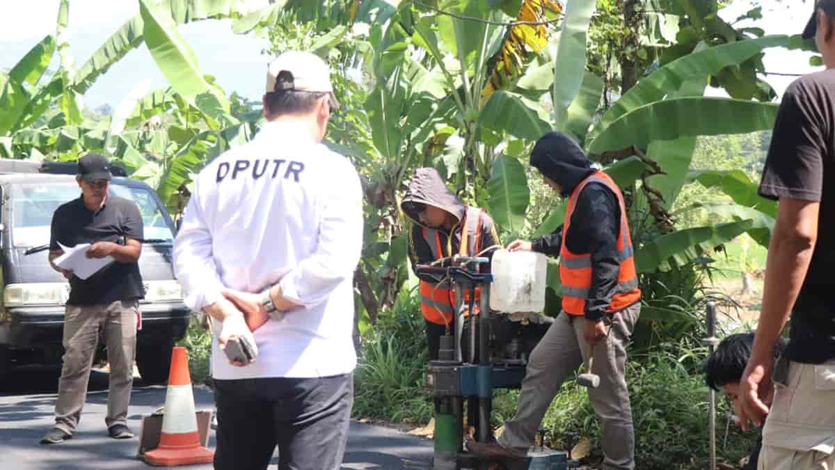 Jalan Penghubung Sumedang-Indramayu Diperbaiki Secara Bertahap, Ini Tantangannya Jalan Penghubung Sumedang-Indramayu Diperbaiki Secara Bertahap, Ini Tantangannya