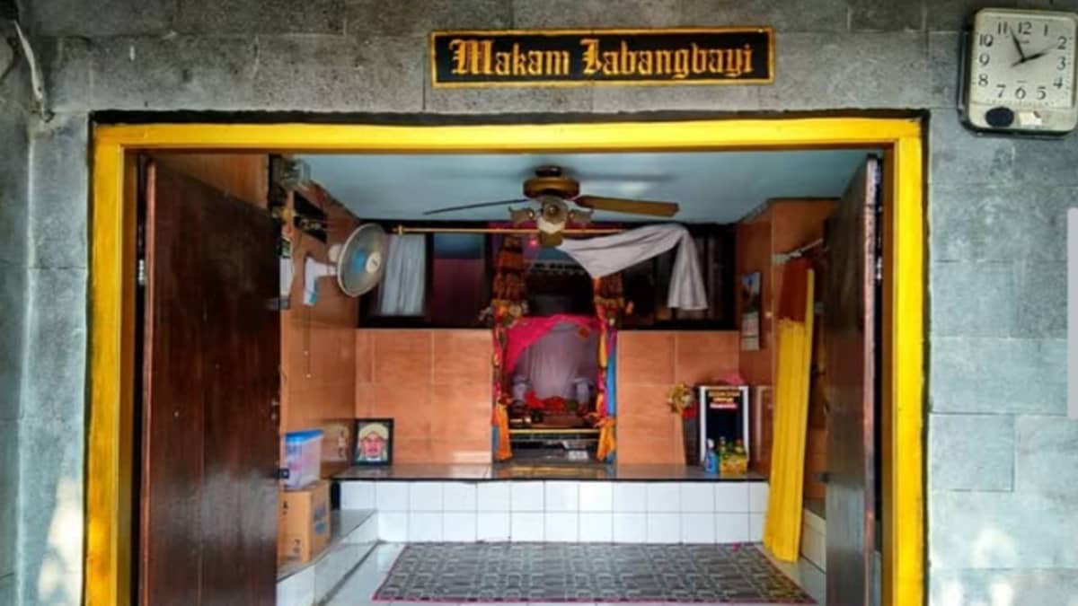 Jejak Tempat Suci Makam Jabang Bayi di Cirebon