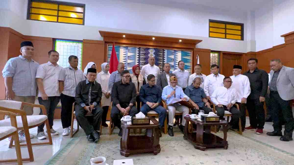 Maklumat DPRD Jawa Barat untuk Pemprov, Pemerintah Pusat, dan DPR RI setelah Aksi Demonstrasi Terjadi Maklumat DPRD Jawa Barat untuk Pemprov, Pemerintah Pusat, dan DPR RI setelah Aksi Demonstrasi Terjadi
