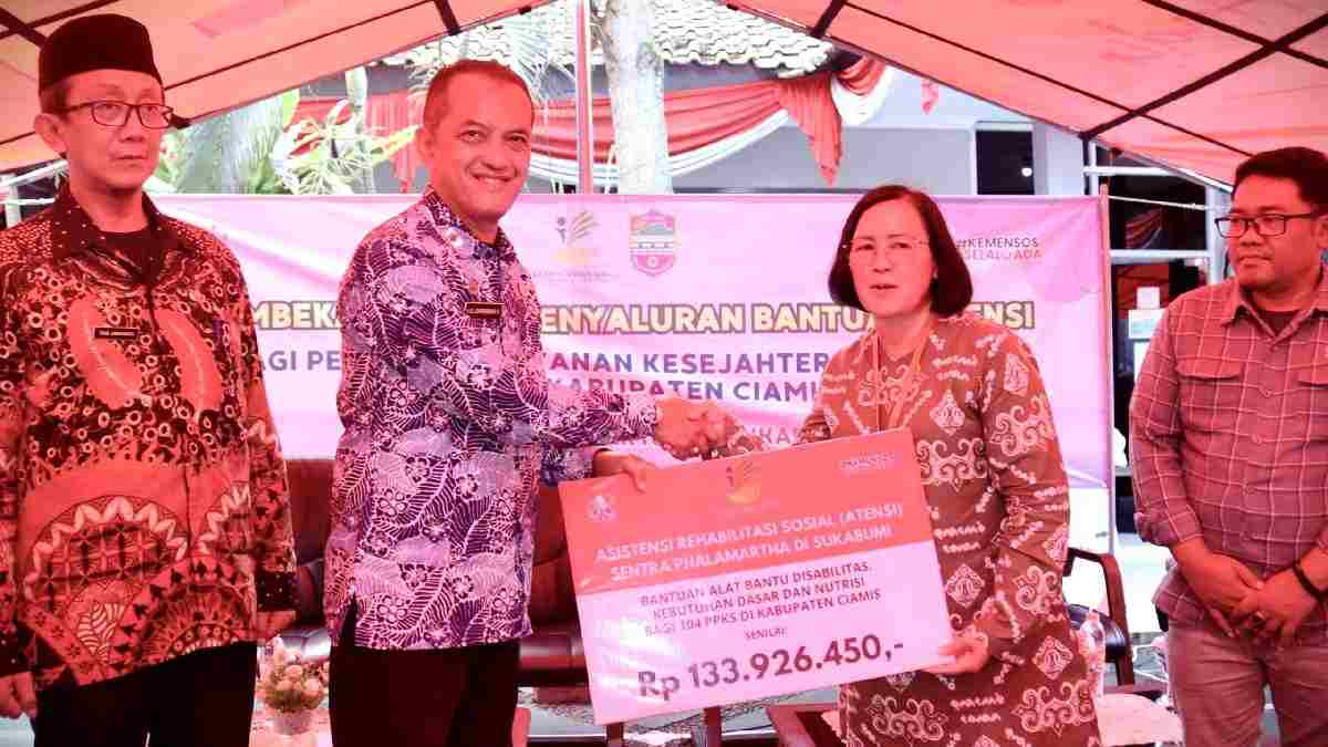 Pemkab Ciamis Salurkan Bantuan untuk Disabilitas: Kursi Roda dan Paket Nutrisi dari Kemensos RI